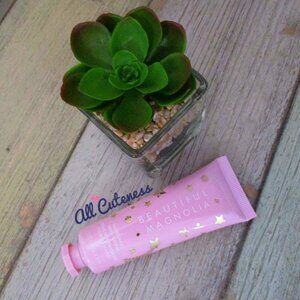 (NWOT) Estee Lauder Beautiful Magnolia Hand Cream
